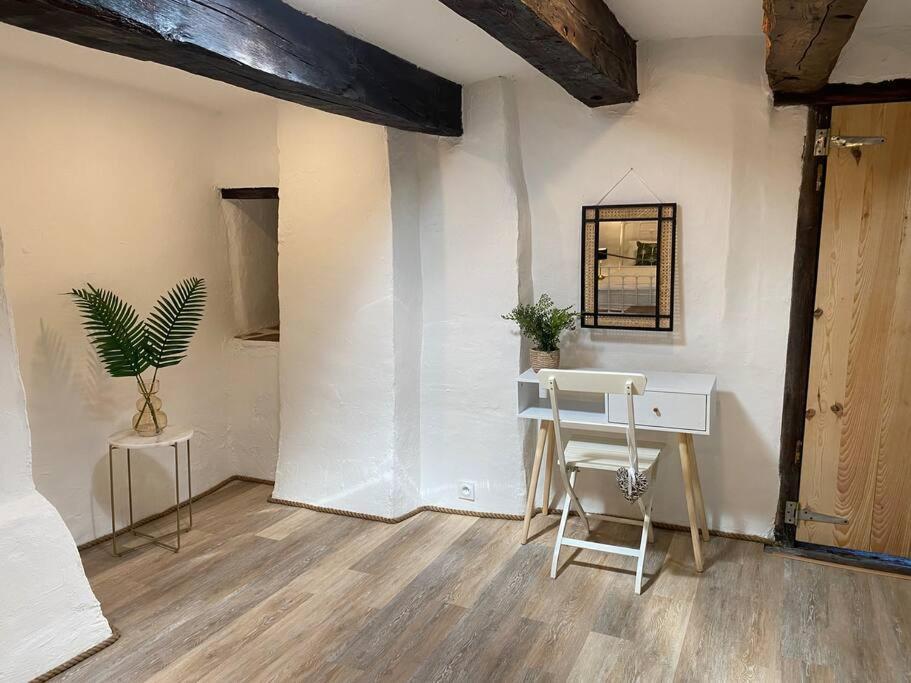 Spacious 1 Bed Home With Shared Pool Champagnac-la-Riviere Exterior photo